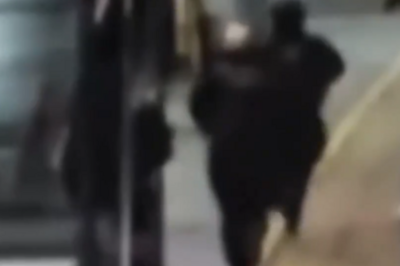 英国火车持刀袭击案嫌疑人被认定，乘客：这太可怕了