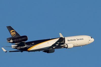 坠机致死14人，全球两大货运公司停飞麦道11型货机