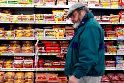 美国银行研究报告：四分之一美家庭陷入“月光”困境