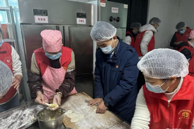 4年如一日，青岛地铁这群“蓝精灵”与老人们有个温暖约定……