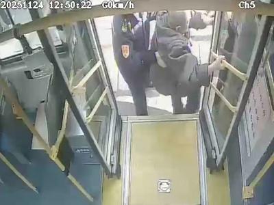 乘客家属致电表扬！青岛巴士驾驶员传承尊老爱老美德