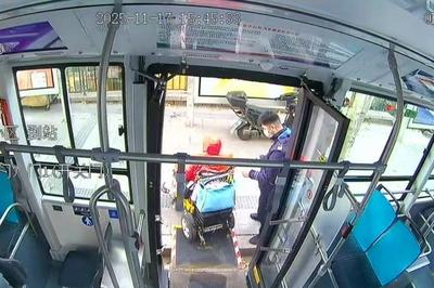 扶老助残，爱不停歇！青岛巴士驾驶员擦亮流动文明窗口
