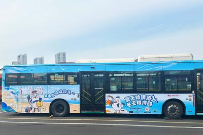 青岛海鸥巴士驶上街头，开启冬日海岸浪漫之旅