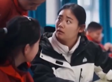 家访时，学生妈妈一伸手，老师瞬间泪流满面