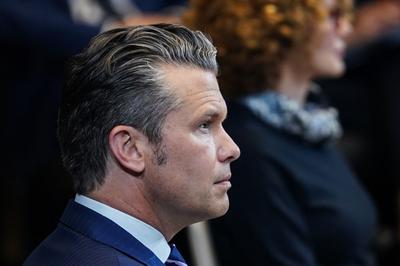 “群聊门”又被翻出，美防长争议不断