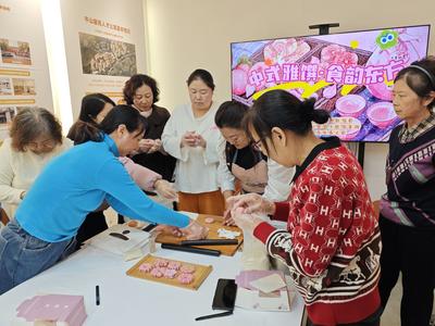 解锁传统桃花酥制作技艺！蓝岸馨苑社区开展二十四节气中式美食制作活动