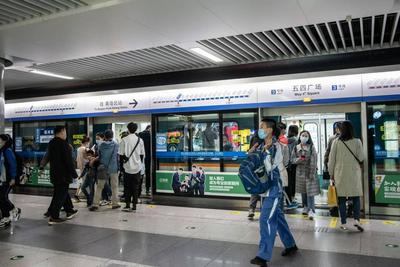 12月31日，青岛地铁延时运营陪您跨年