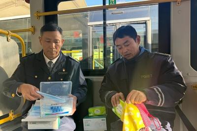 把温暖“缝”进车厢！青岛巴士389路特需服务队以细节打造暖心公交