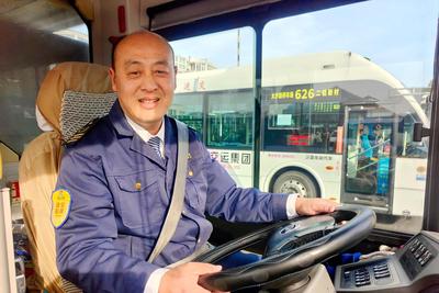 路遇火情，90秒扑灭！青岛公交司机上演“教科书级”救援