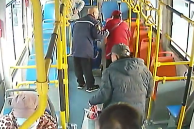 冬日街头，青岛巴士“热心肠”接连做出暖心之举……