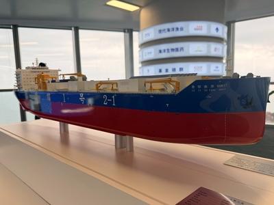 牢记嘱托 逐梦深蓝｜从“国信1号”到三船联动 “深远海养殖舰队”书写蓝色粮仓新答卷