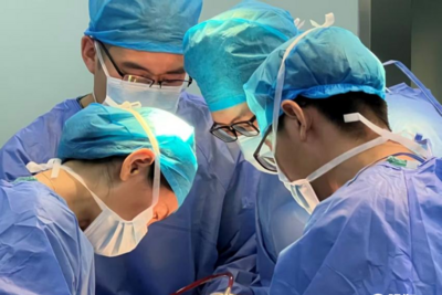 6.5cm肿瘤从脖子“爬”入胸腔，青岛市市立医院多学科协作上演“拆弹”奇迹