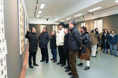 山东优秀青年书法篆刻作品展巡展在青岛开幕
