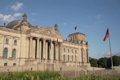 德国总理：铭记历史、正视过去永无止境