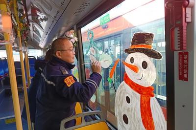冬至未至暖先行！青岛巴士主题车厢邀您邂逅冬日童话