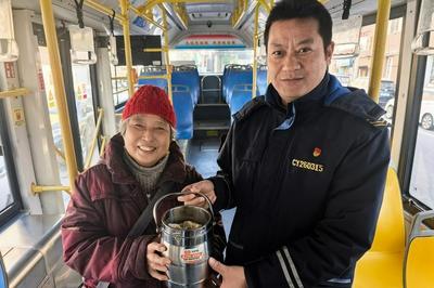 这份冬至饺子，牵出一段绵延八年的青岛暖心故事……