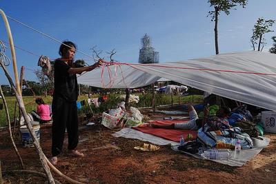 泰柬冲突持续，已致柬12名平民死亡，40万人流离失所
