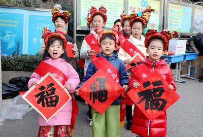 青岛重庆路第二小学开展“骐骥驰骋·创启未来”迎新年主题活动