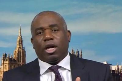 三周误释12名囚犯，英司法大臣：人为失误难免