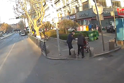 冬日出行温暖相伴！青岛巴士驾驶员弘扬助老美德