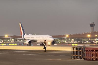 法国总统马克龙抵达北京，开启第四次对华国事访问