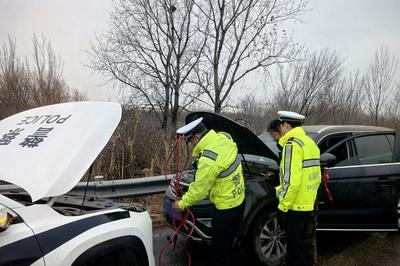 冬季守护 | 车辆抛锚、伤员急救……青岛高速交警守护路面，保障安全