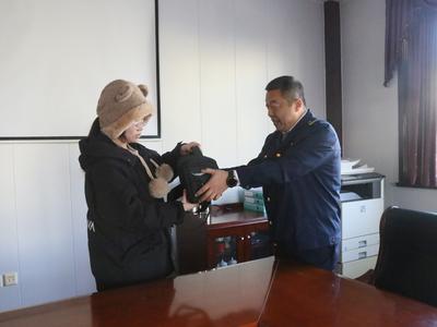 拾“机”不昧多方找寻失主，为西海岸这位驾驶员点赞！