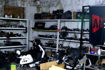 冬季守护 | 切断“炸街车”的“诞生链条”！青岛警方查处一电摩非法改装点