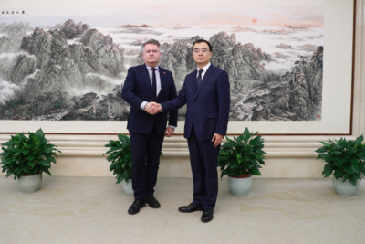 中乌外交部政治磋商在京举行，乌方：恪守一个中国原则