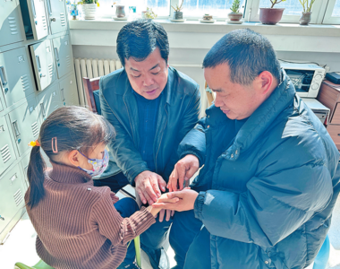 青岛故事 | 王春华：轮椅上的推拿师