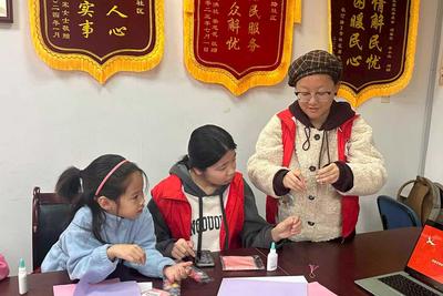 萌娃体验非遗灯笼制作 仙游路社区开展“和美仙游”公益课堂