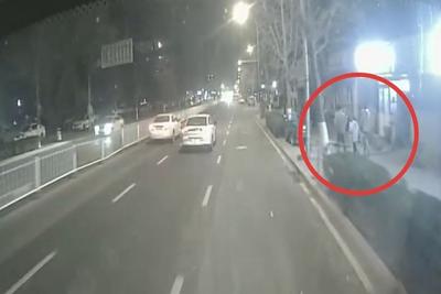 寒冬中的暖心“接力”：青岛巴士驾驶员用“慢”服务让城市出行升温度