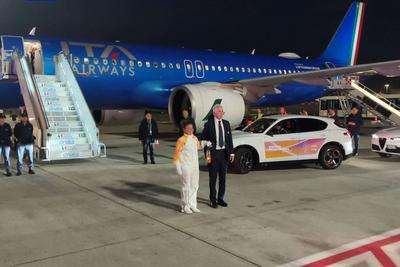 米兰冬奥会火种抵达罗马