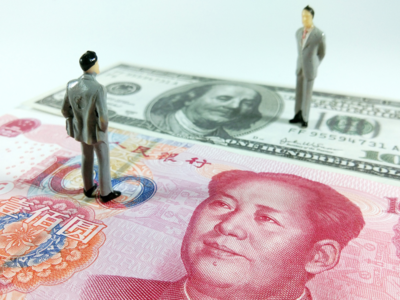 离岸、在岸人民币汇率相继“破7”，如何看待近期人民币汇率走势？