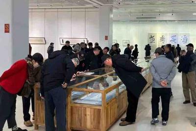 “海天无极——刘一闻作品展”在青开幕