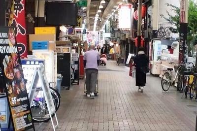 日政府“穷兵黩武”引强烈抗议，旅游业者称面临“存亡危机”