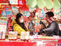 元旦假期，台东步行街人头攒动