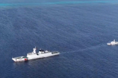 中国海警位中国黄岩岛领海及周边区域执法巡查