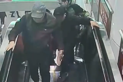 “扶梯惊魂一刻，数双手同时托住！”青岛地铁里的这波默契太暖了