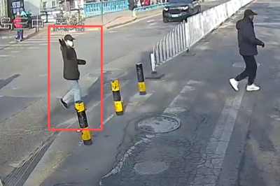 礼让行人、推车助人，青岛巴士驾驶员绘就寒冬温暖风景线