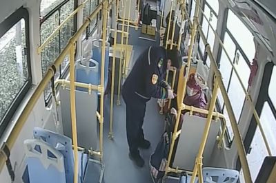 关爱老人、灭火清障……青岛巴士司机危急时刻显担当