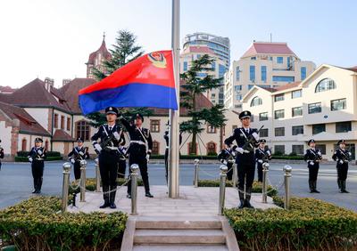 青岛公安开展庆祝第六个中国人民警察节主题宣防活动