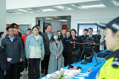 模拟酒后状态、趣味普及法规……青岛公安交管开展“警营开放日”活动