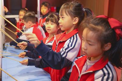 江苏多地中小学取消早读，央视网：让学生多睡会儿是教育的进步