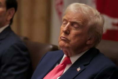 特朗普回应开会时“睡觉”：我没睡，会太无聊