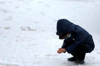 大范围雨雪天气将至，山东发布寒潮黄色、暴雪蓝色、道路结冰橙色预警