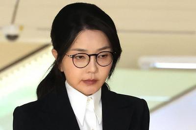 韩国前总统夫人金建希首案一审宣判，获刑1年8个月