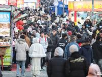 元旦假期，台东步行街人头攒动