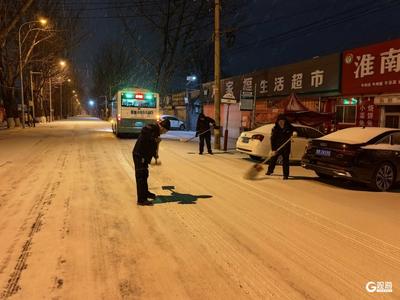 以雪为令！城阳巴士夜战风雪护航市民温暖出行