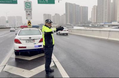寒潮降雪来袭，青岛公安交管精准防控全力护航道路安全